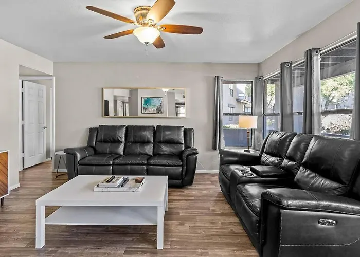 The Greens! 3br W/ Pool & Apartment
