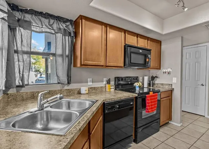 The Greens! 3br W/ Pool & * Tucson