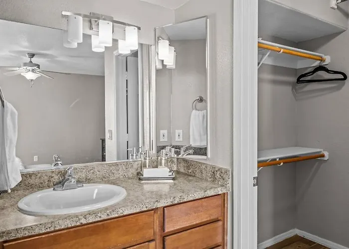 The Greens! 3br W/ Pool & Apartment