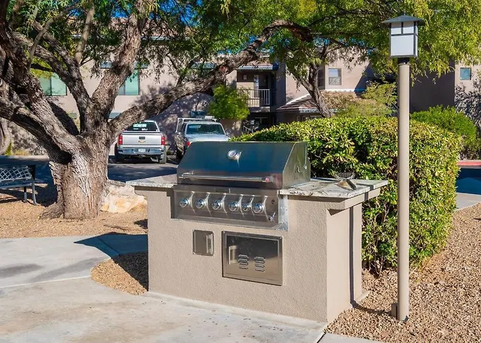 The Greens! 3br W/ Pool & Apartment Tucson