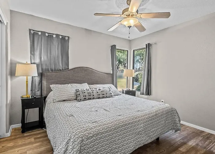 The Greens! 3br W/ Pool & Apartment Tucson